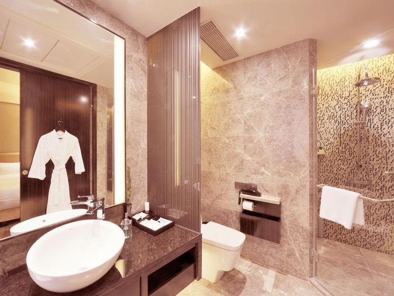 Royal Suites & Towers Ухань Номер фото