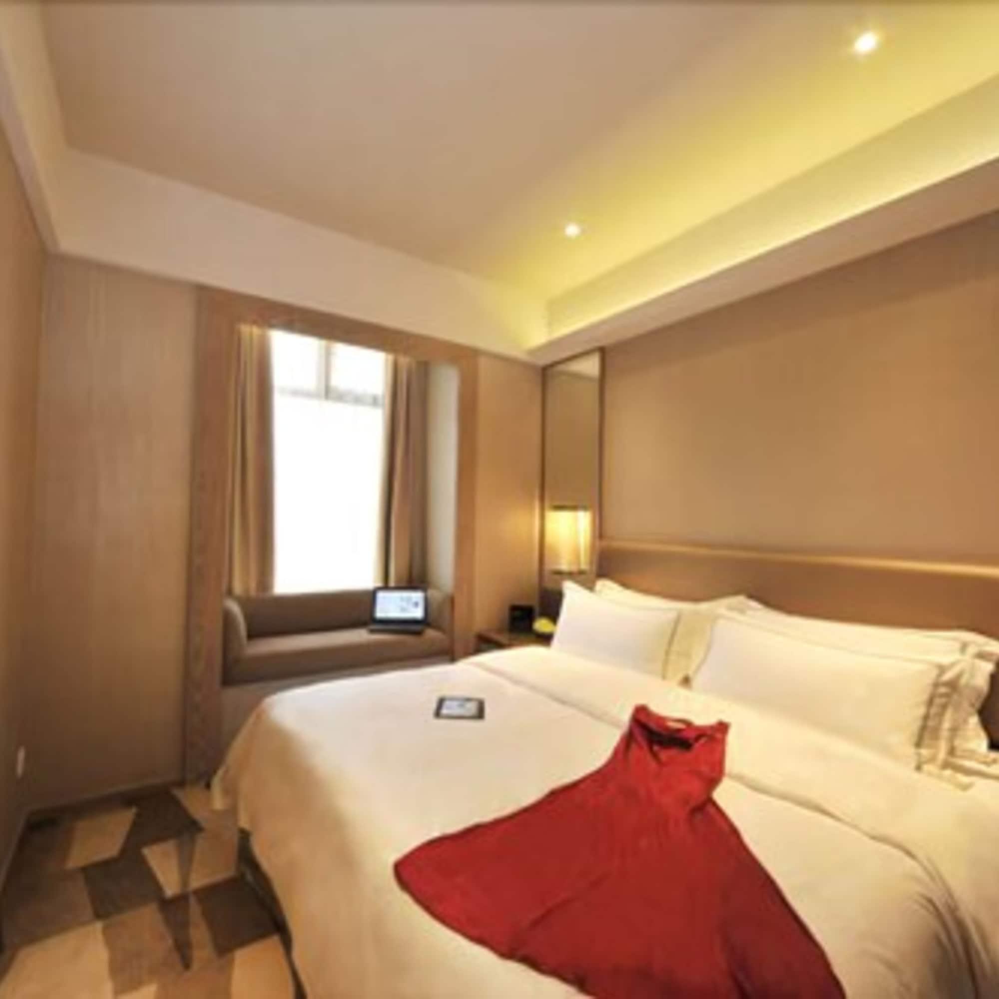Royal Suites & Towers Ухань Экстерьер фото