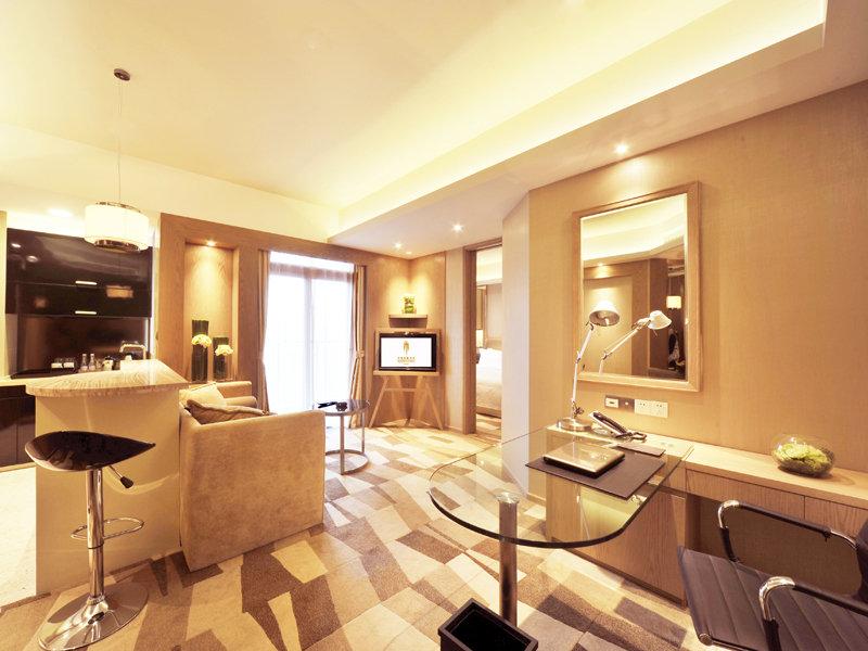 Royal Suites & Towers Ухань Экстерьер фото