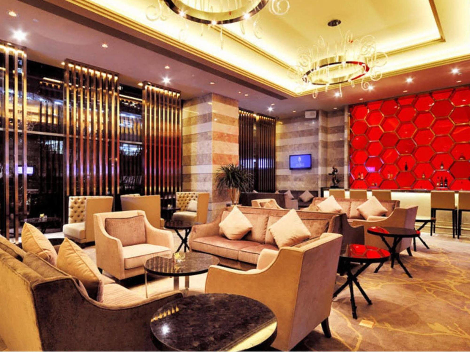 Royal Suites & Towers Ухань Экстерьер фото